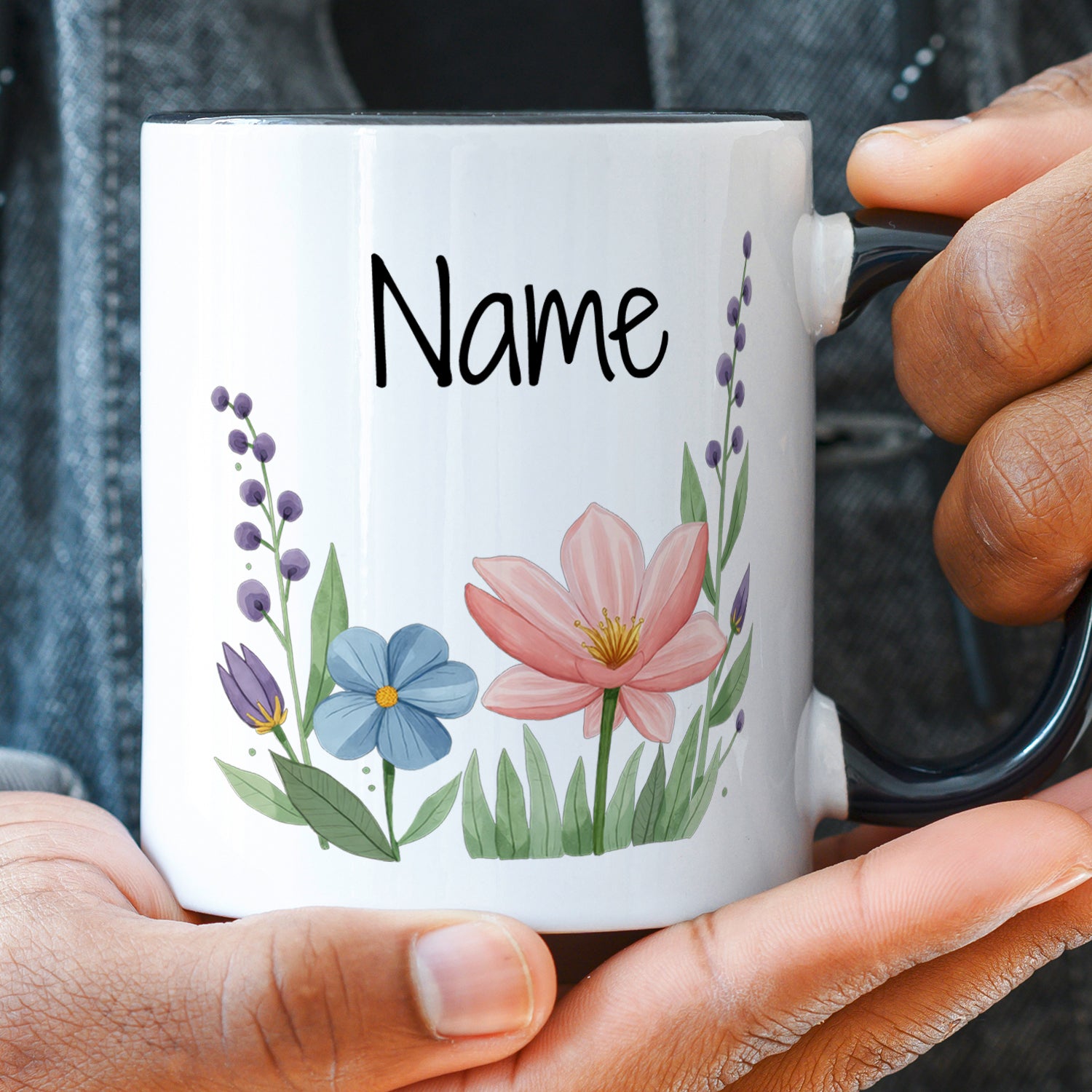 Tasse mit Blumenmotiv