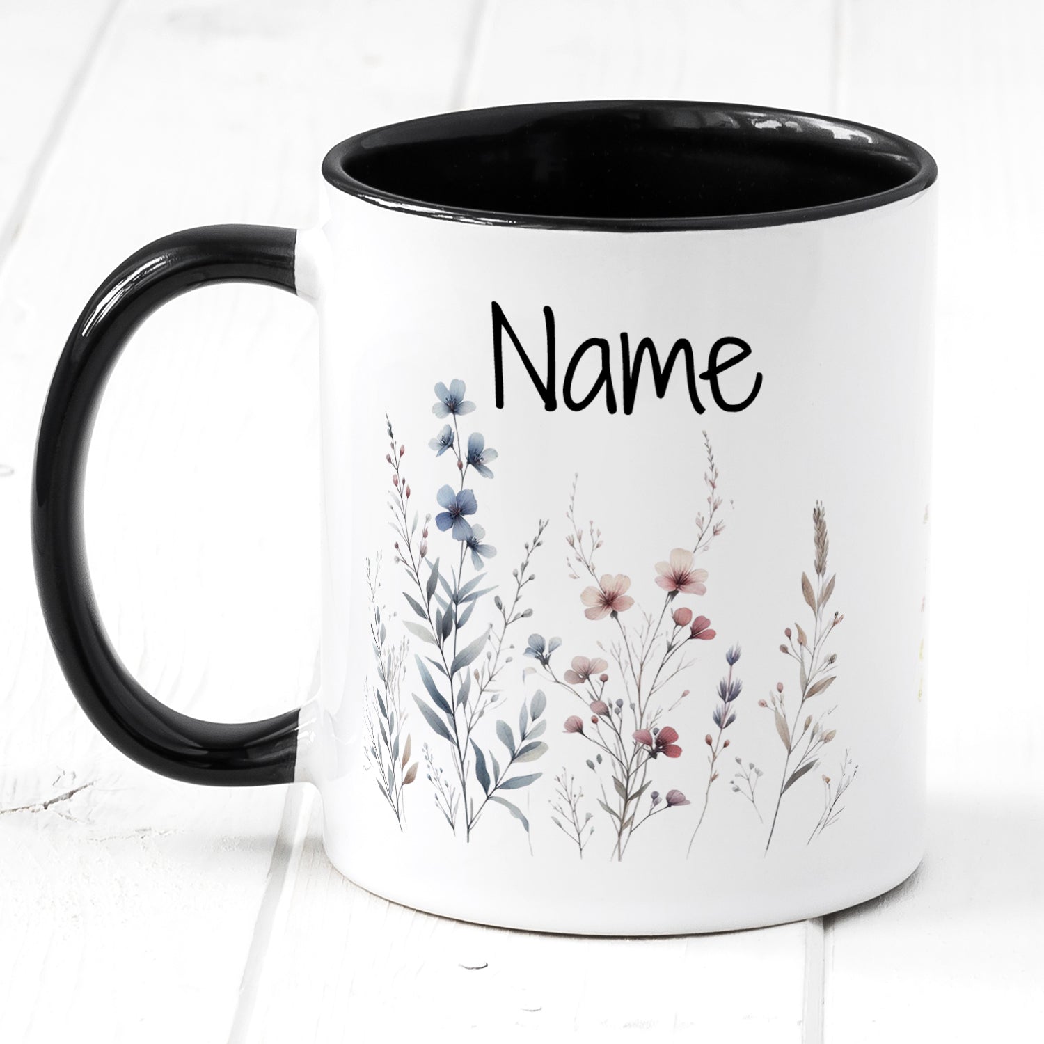 Tasse mit floralen Motiven