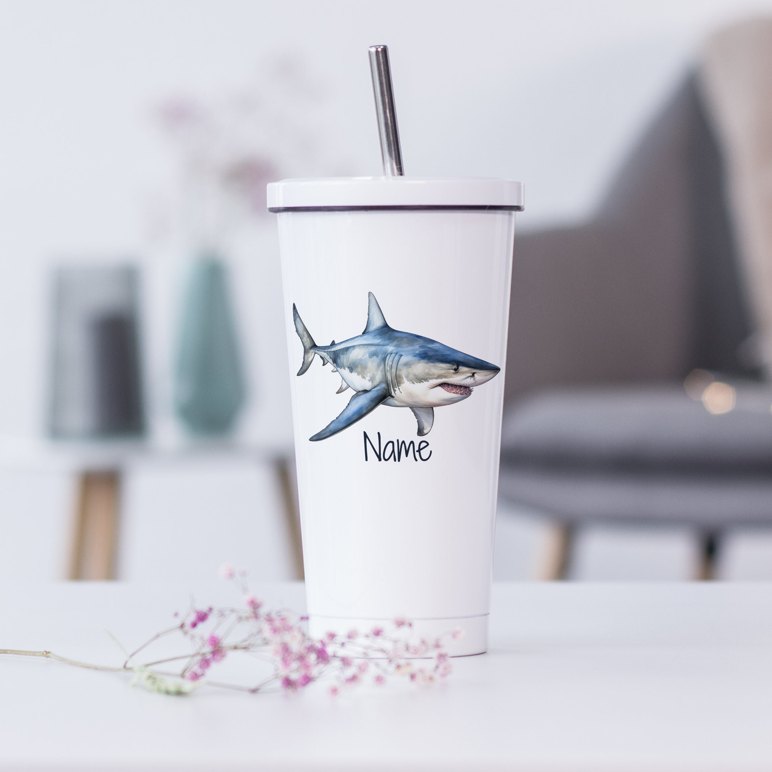 Trinkbecher mit Hai-Motiv