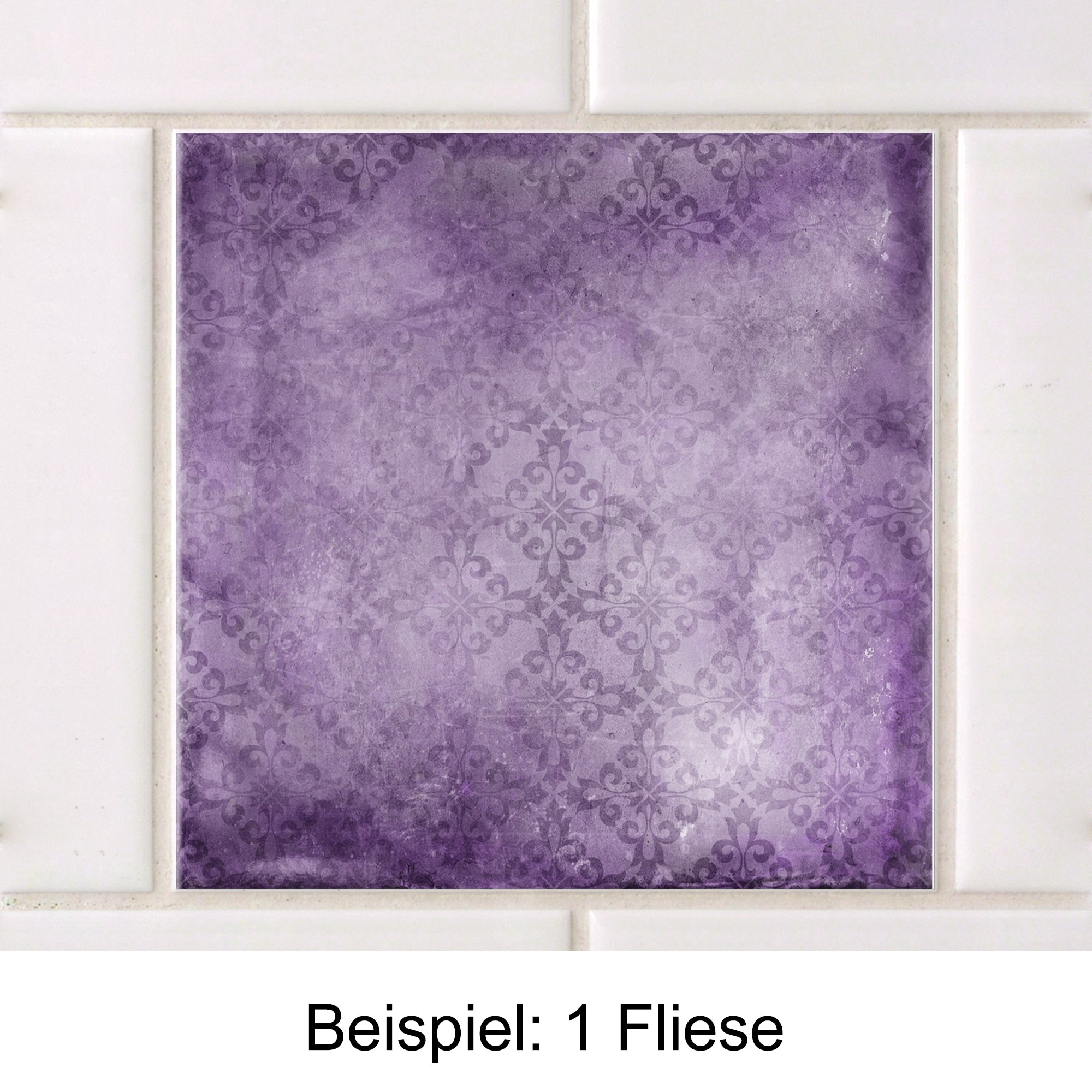 Lila Fliese mit floralem Muster und sanften Farbverläufen.