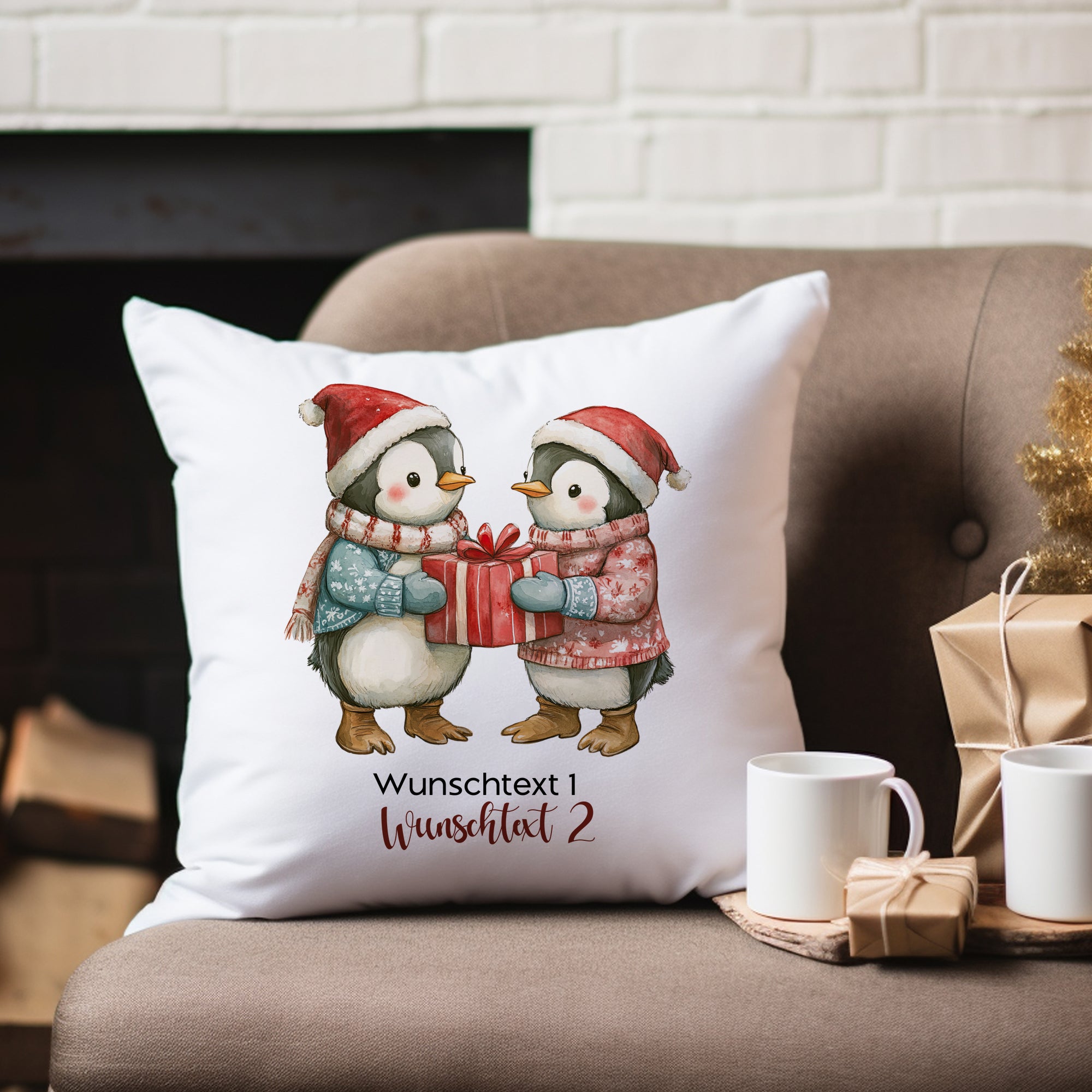 Kissen mit zwei Pinguinen, rot-weißen Mützen und Geschenk.