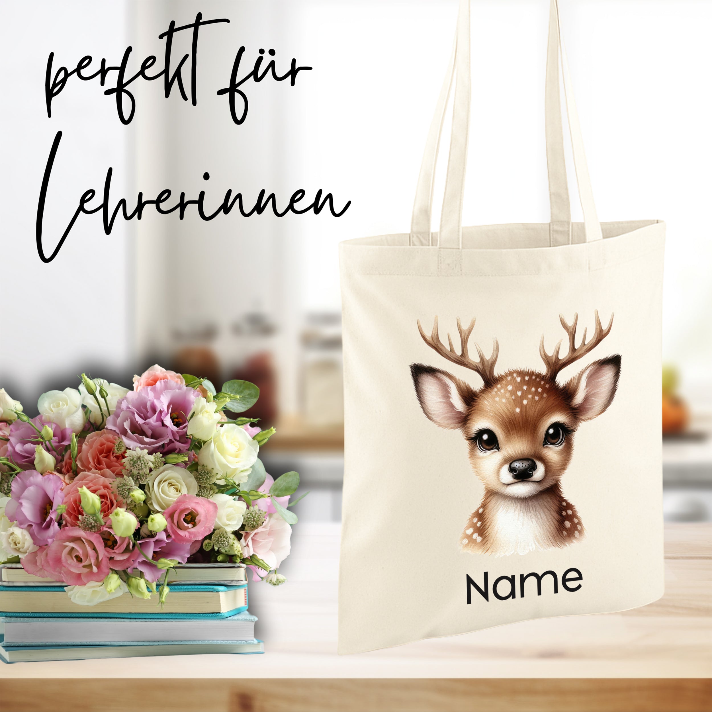 Beige Stofftasche mit Reh-Motiv und personalisierbarem Namen.