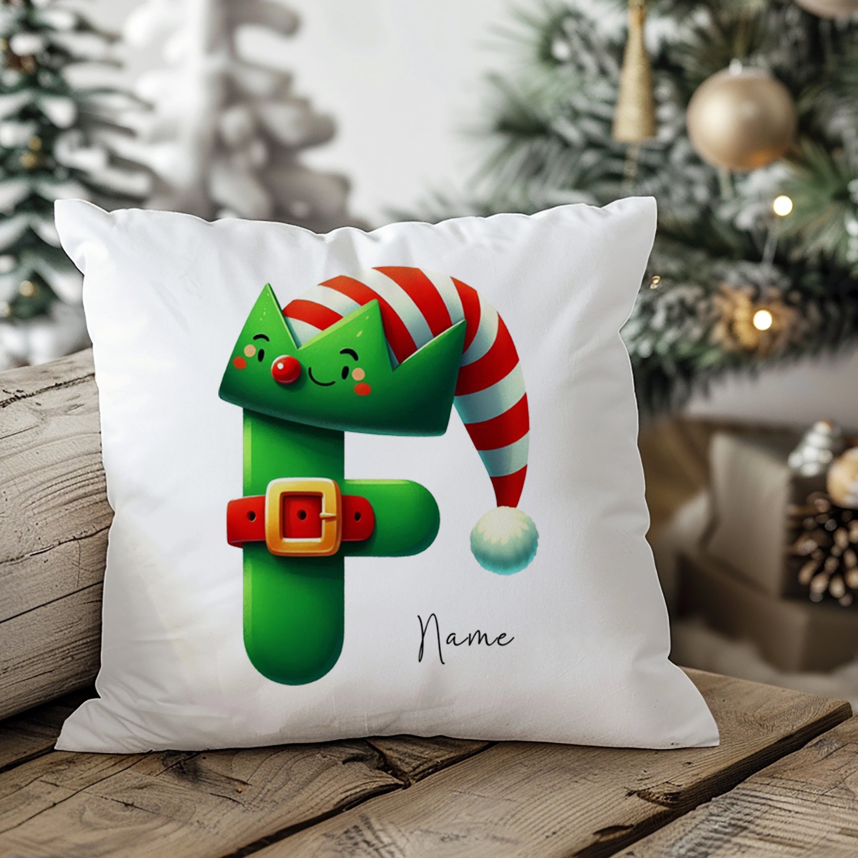 Grüner Kissenbezug mit Weihnachtsmann-Motiv und personalisierbarem Namen.