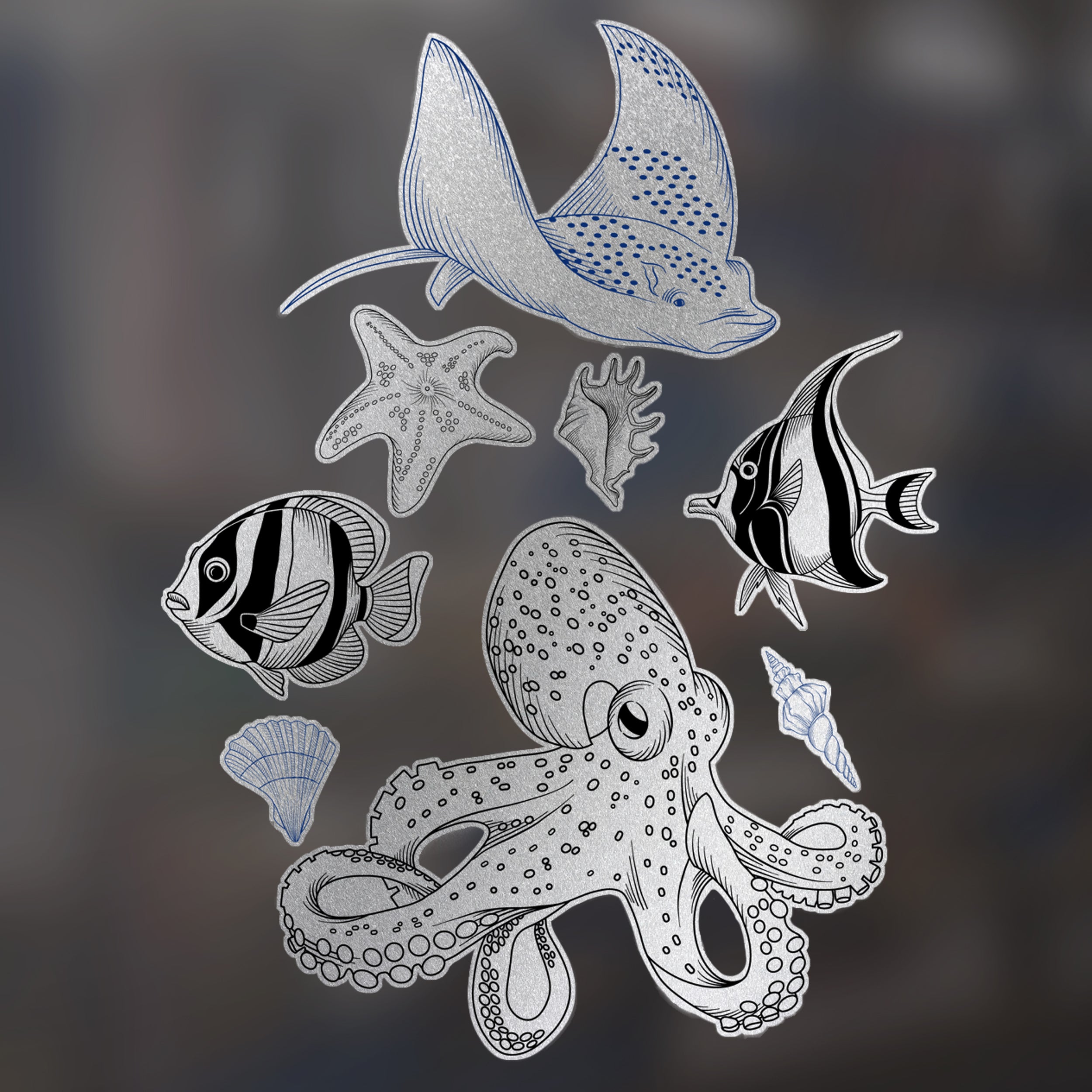 Oktopus, Rochen, Fische und Seestern in Schwarz-Weiß.