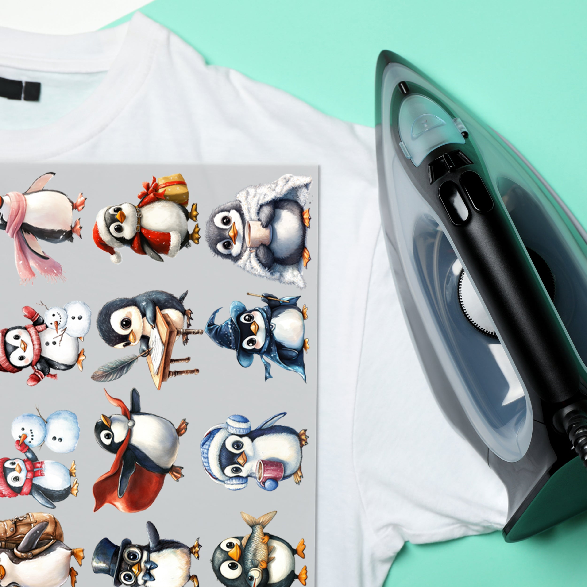 Pinguin-Bügelbilder auf weißem T-Shirt neben einem Bügeleisen