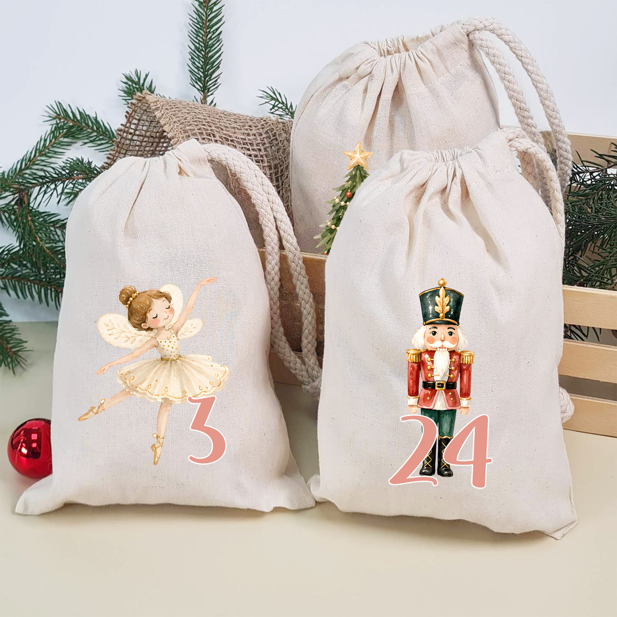 Adventskalender mit naturfarbenen Stoffbeuteln und Nussknacker-Ballettmotiven