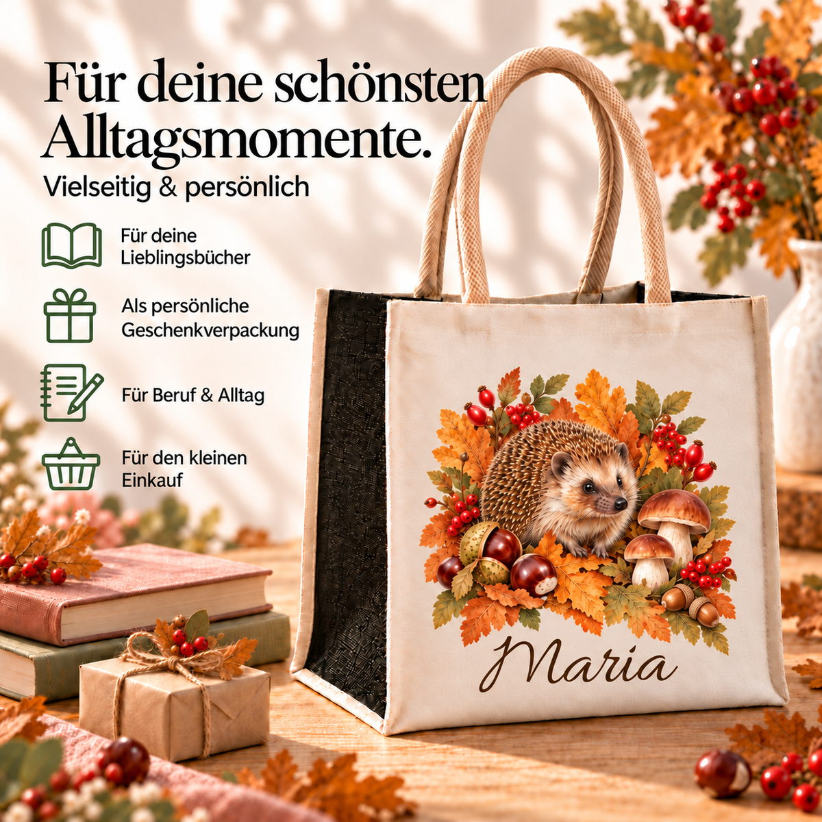 Einkaufstasche mit herbstlichem Igel-Motiv und Wunschname neben Büchern und Geschenk.