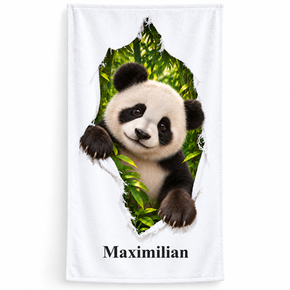 Weißes personalisiertes Handtuch mit Panda-Motiv in Stoffriss-Optik auf weißem Hintergrund