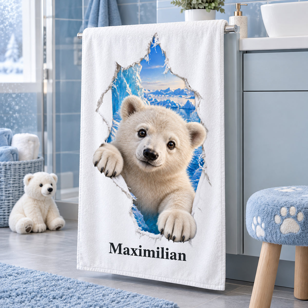 Personalisiertes Eisbär-Handtuch aus einer seitlichen Perspektive im Badezimmer
