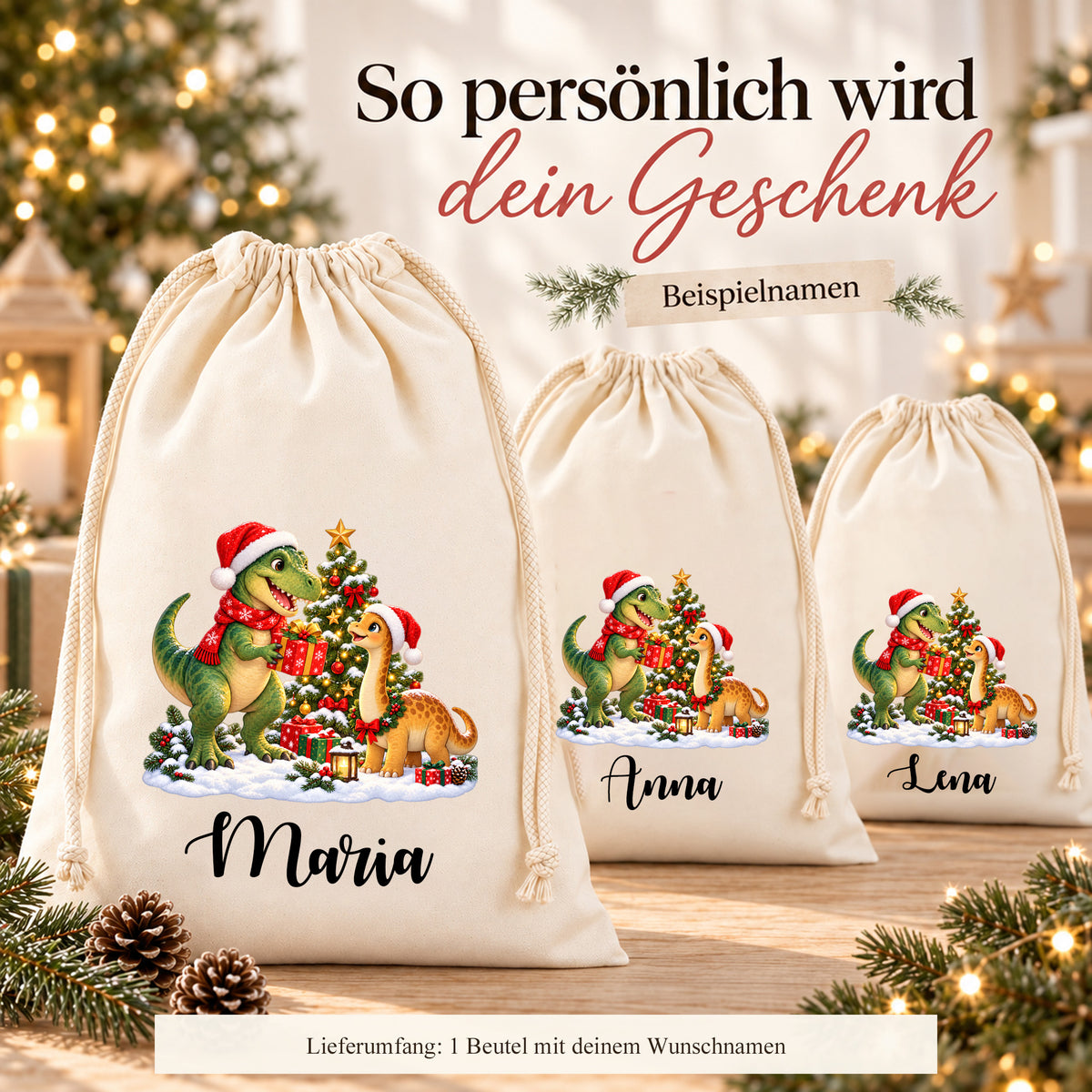 Personalisierungsbeispiele mit grünem T-Rex und kleinem Langhals-Dinosaurier in einer Weihnachtsszene und den Namen Maria, Anna und Lena. Der Bildhinweis nennt einen Beutel als Lieferumfang.