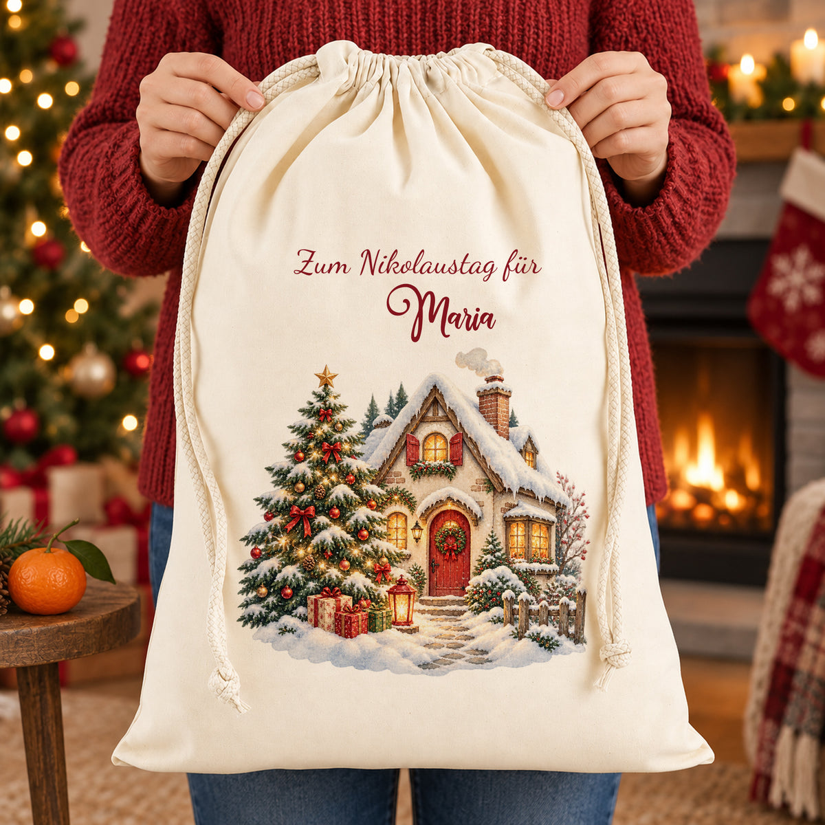 Personalisierter Nikolaussack Winterhäuschen beim Überreichen