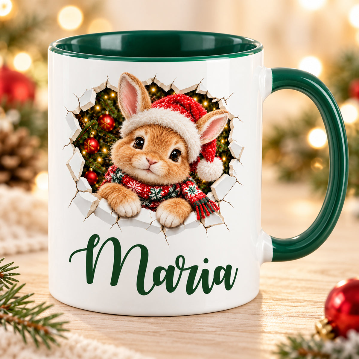 Weiße Tasse mit grünem Henkel und Innenraum, weihnachtlichem Hase-Motiv und Wunschname in Bruch-Optik