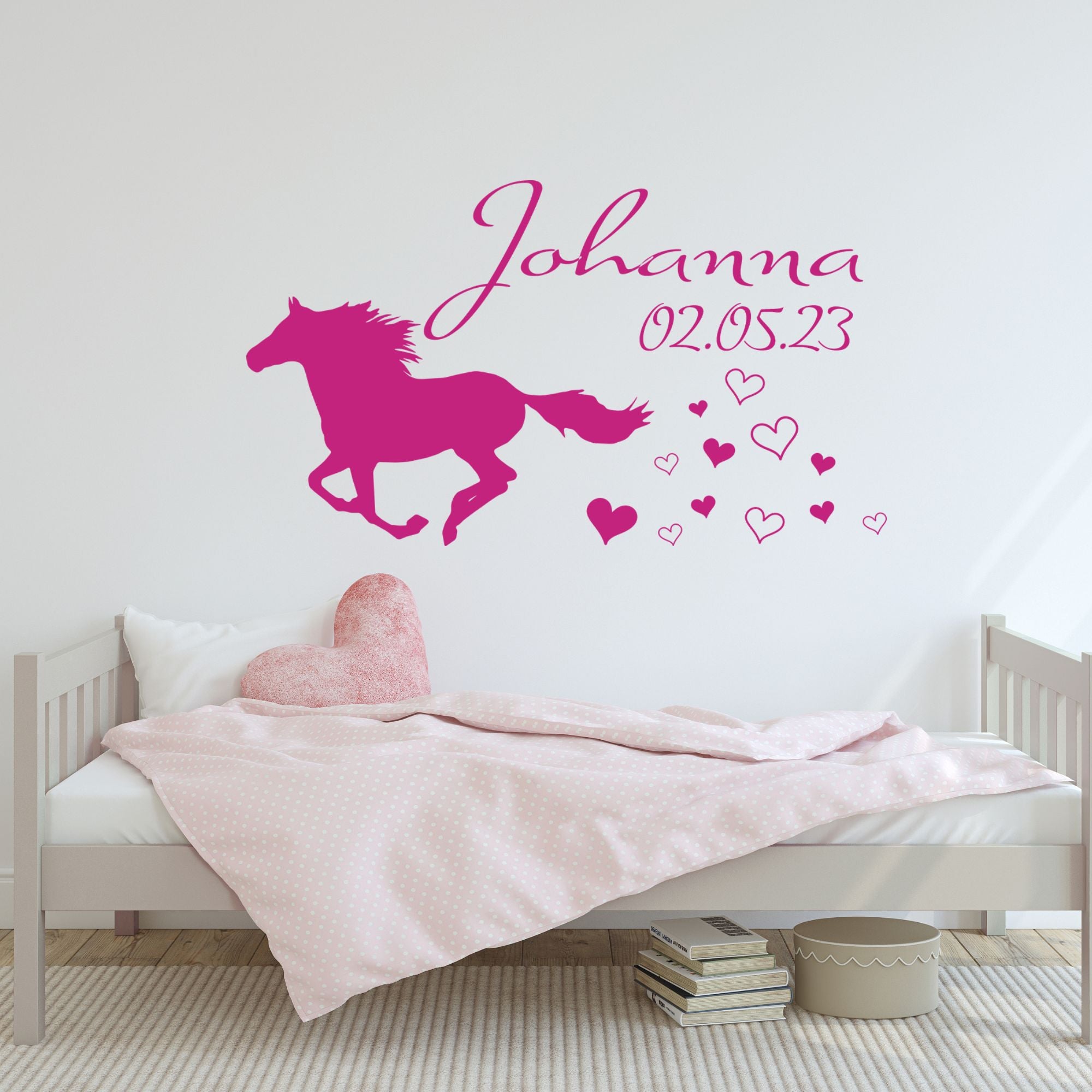 Rosa Wandtattoo mit Pferd und Herzen für Johanna.
