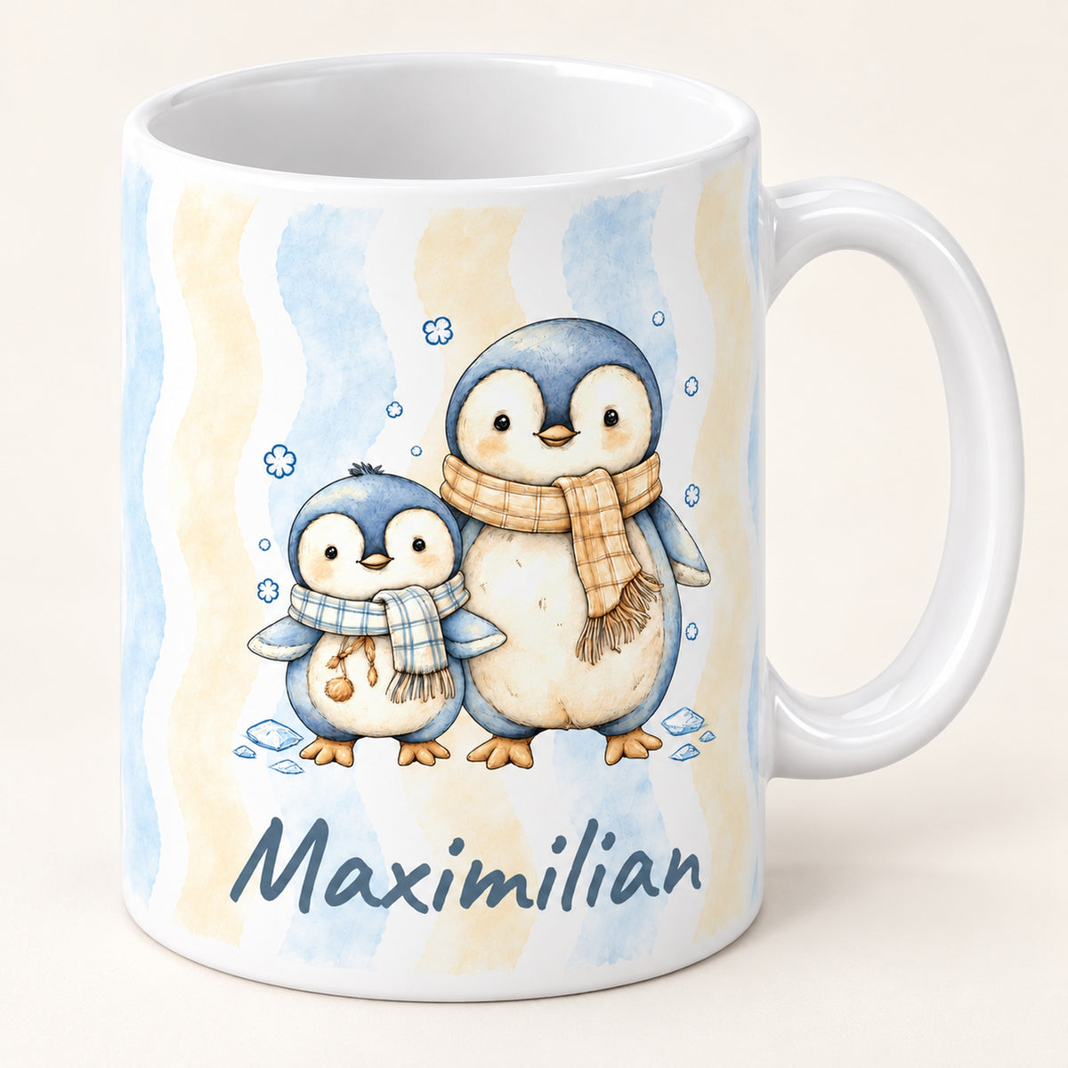 Tasse Pinguine mit Wunschname Maximilian – three-quarter