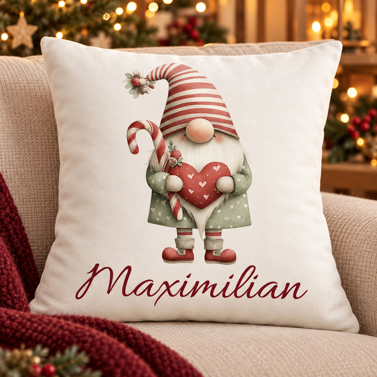 Weihnachtswichtel-Kissenbezug Weihnachtsherz, 40 × 40 cm, mit Beispielname Maximilian: Wohnszene.