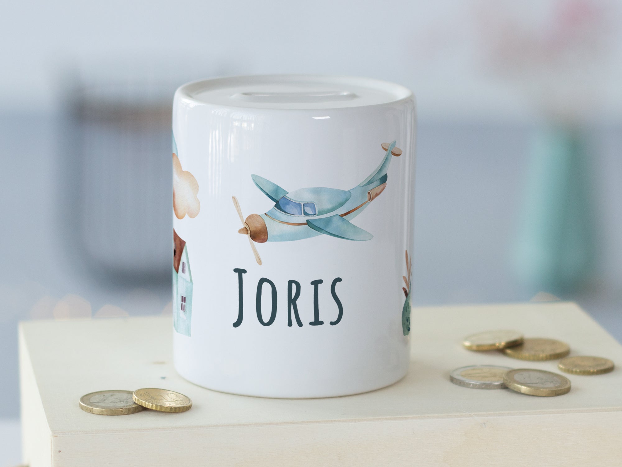 Spardose mit Flugzeugmotiv und dem Namen Joris.