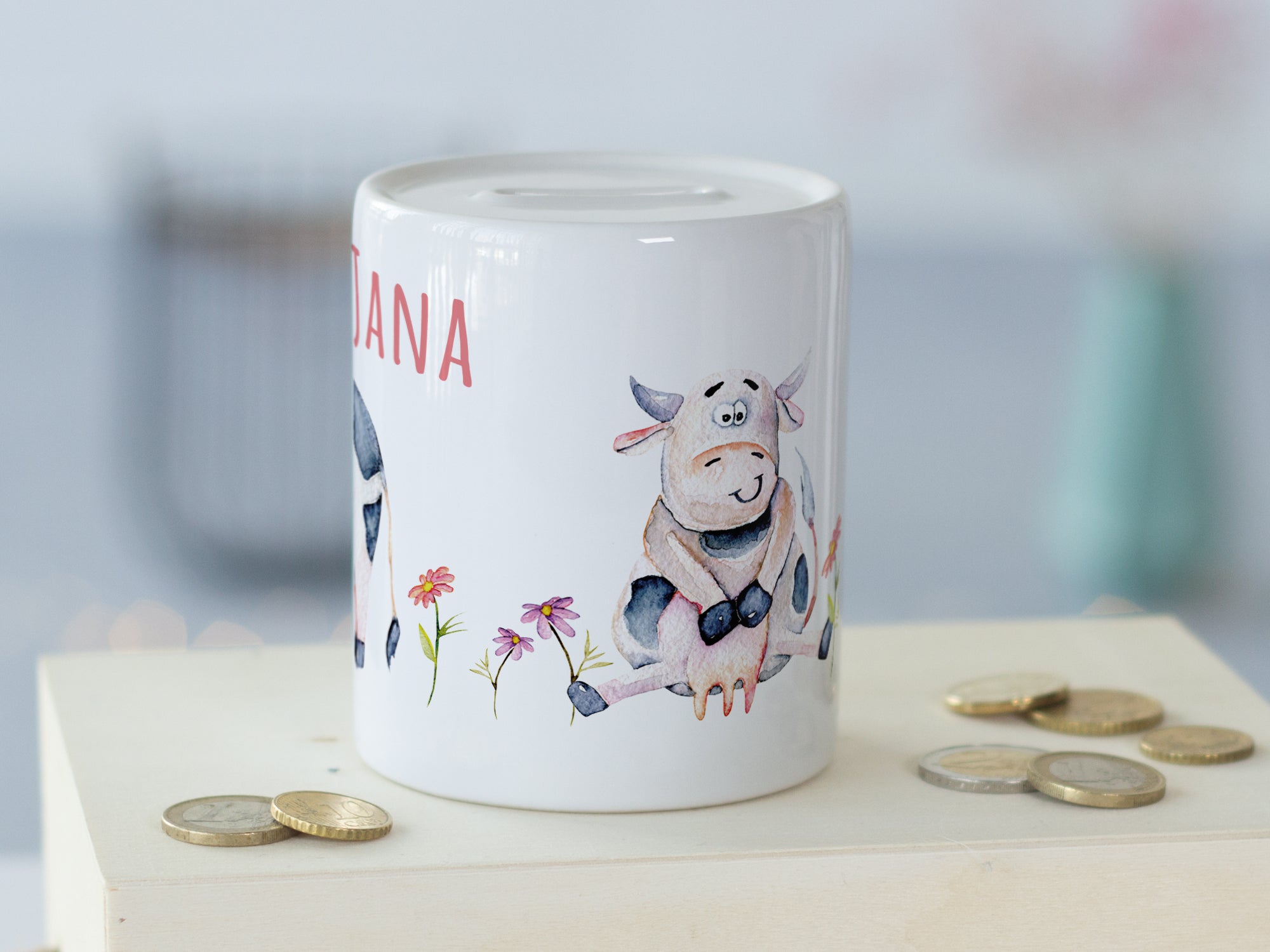 Spardose mit glücklicher Kuh