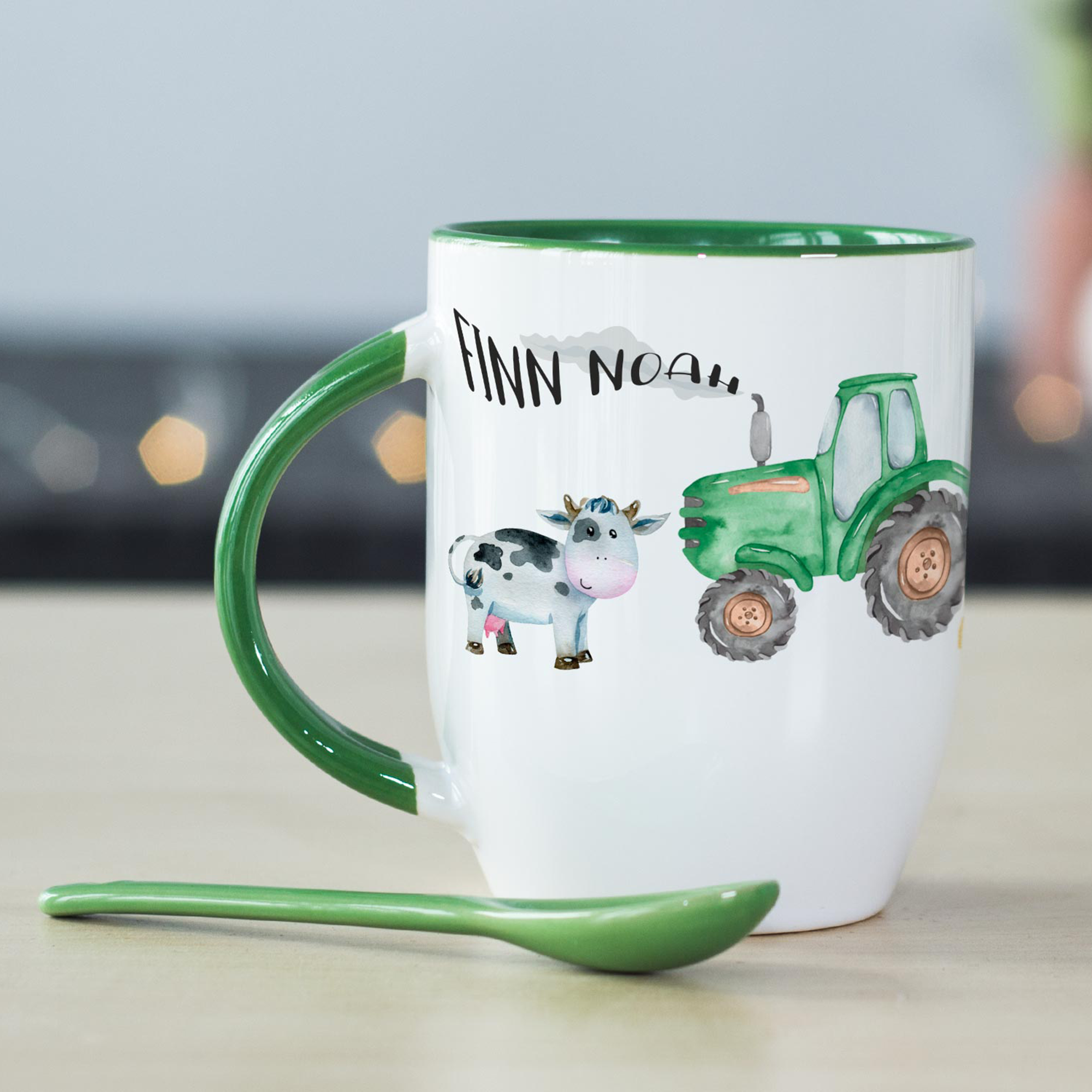 Tasse mit Löffel - Traktor in grün