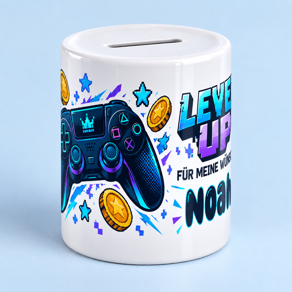 Spardose Gaming mit Namen – Level up – Schrägansicht, Beispielname Noah