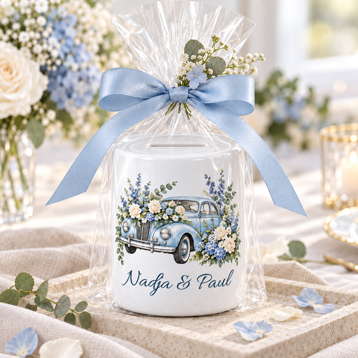 Hellblau & Blüten: geschenkidee der personalisierten Hochzeits-Spardose mit Nadja und Paul