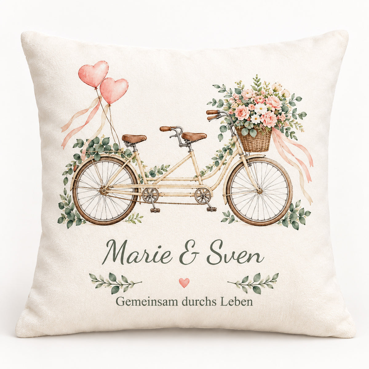Flauschiger Hochzeitskissenbezug: Tandem mit Herzballons und zwei Wunschnamen.