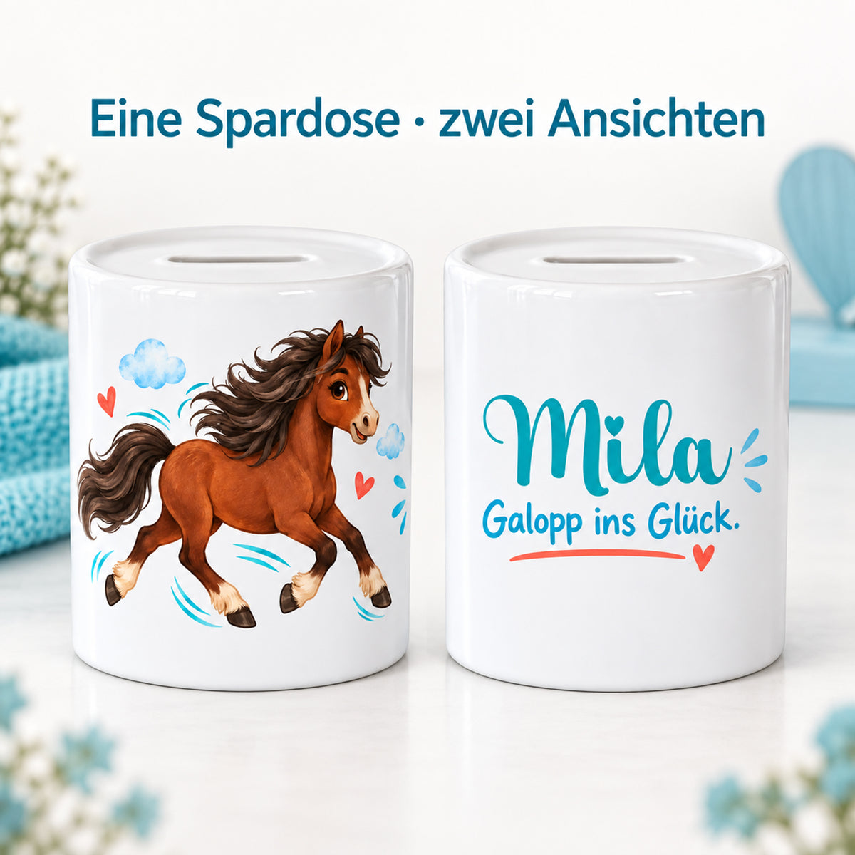Motivseite und Namensseite derselben Spardose Pony-Abenteuer nebeneinander, mit Hinweis auf zwei Ansichten eines Artikels.