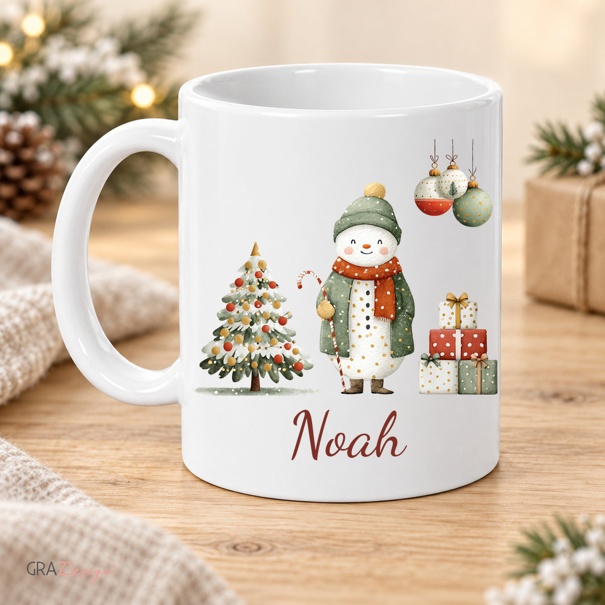 Fröhlicher Schneemann: personalisierte Weihnachtstasse mit Name Noah, Ansicht 2 von 8