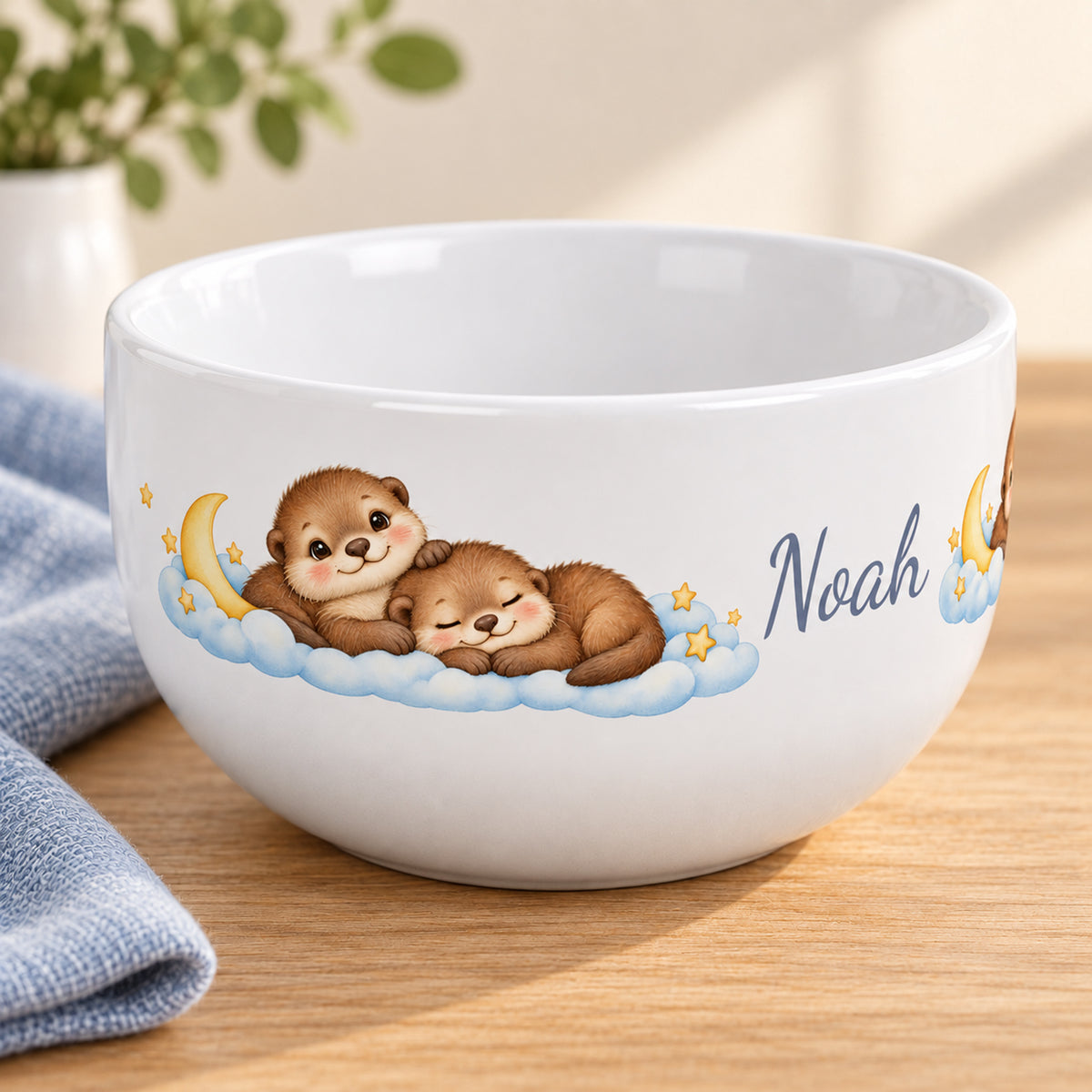 Seitliche Ansicht des bedruckten Motivs – Müslischale Otter Sternenträume, Beispielname Noah
