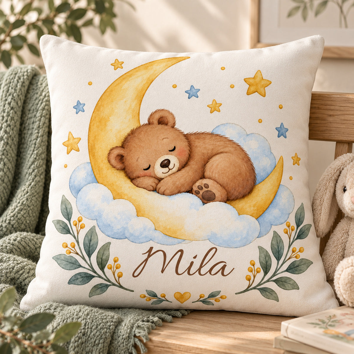 Goldener Mond: personalisierter Kissenbezug mit Bär, Mond und Beispielname Mila – Druckdetail