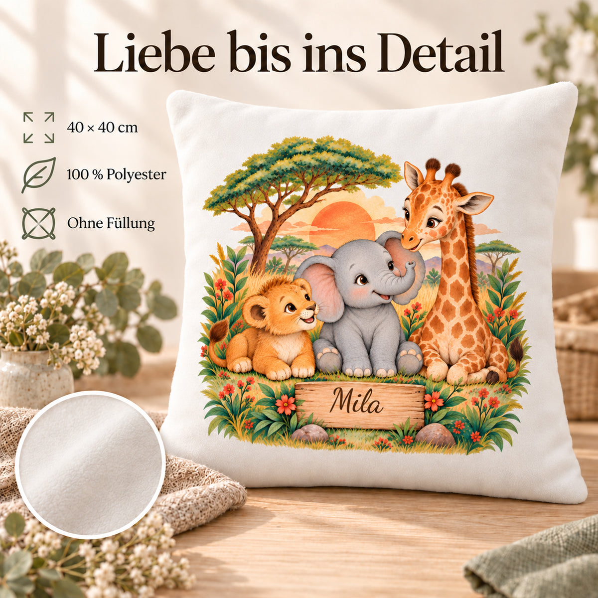 Safari im Abendlicht: Produktdetails des personalisierten Safari-Kissenbezugs mit Beispielname Mila.