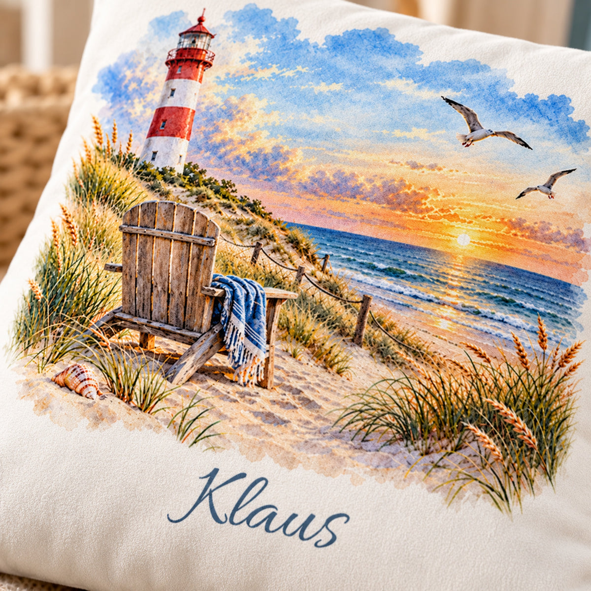 Lieblingsplatz am Meer: Kissenbezug mit Leuchtturm und Beispielname Klaus – Druckdetail