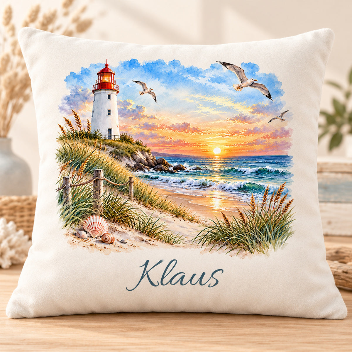 Muscheln am Strand: Kissenbezug mit Leuchtturm und Beispielname Klaus – Hauptbild