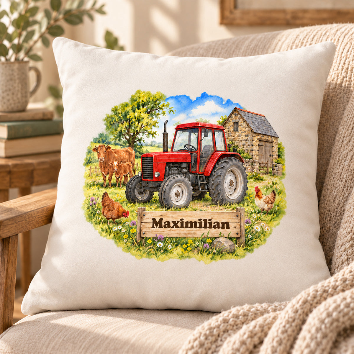Lifestyle: personalisierter Traktor-Kissenbezug Roter Traktor mit Kühen, 40 × 40 cm, Beispiel Maximilian