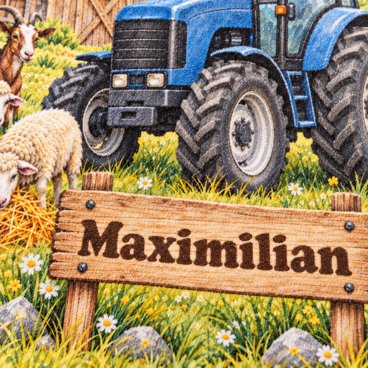 Druckdetail: personalisierter Traktor-Kissenbezug Blauer Traktor mit Heuwagen, 40 × 40 cm, Beispiel Maximilian