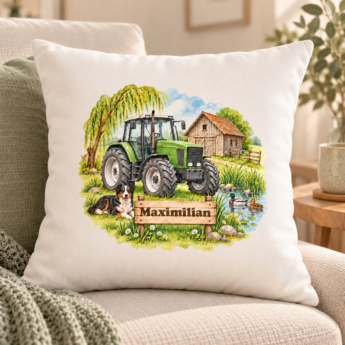 Wohnumgebung: personalisierter Traktor-Kissenbezug Grüner Traktor am Ententeich, 40 × 40 cm, Beispiel Maximilian
