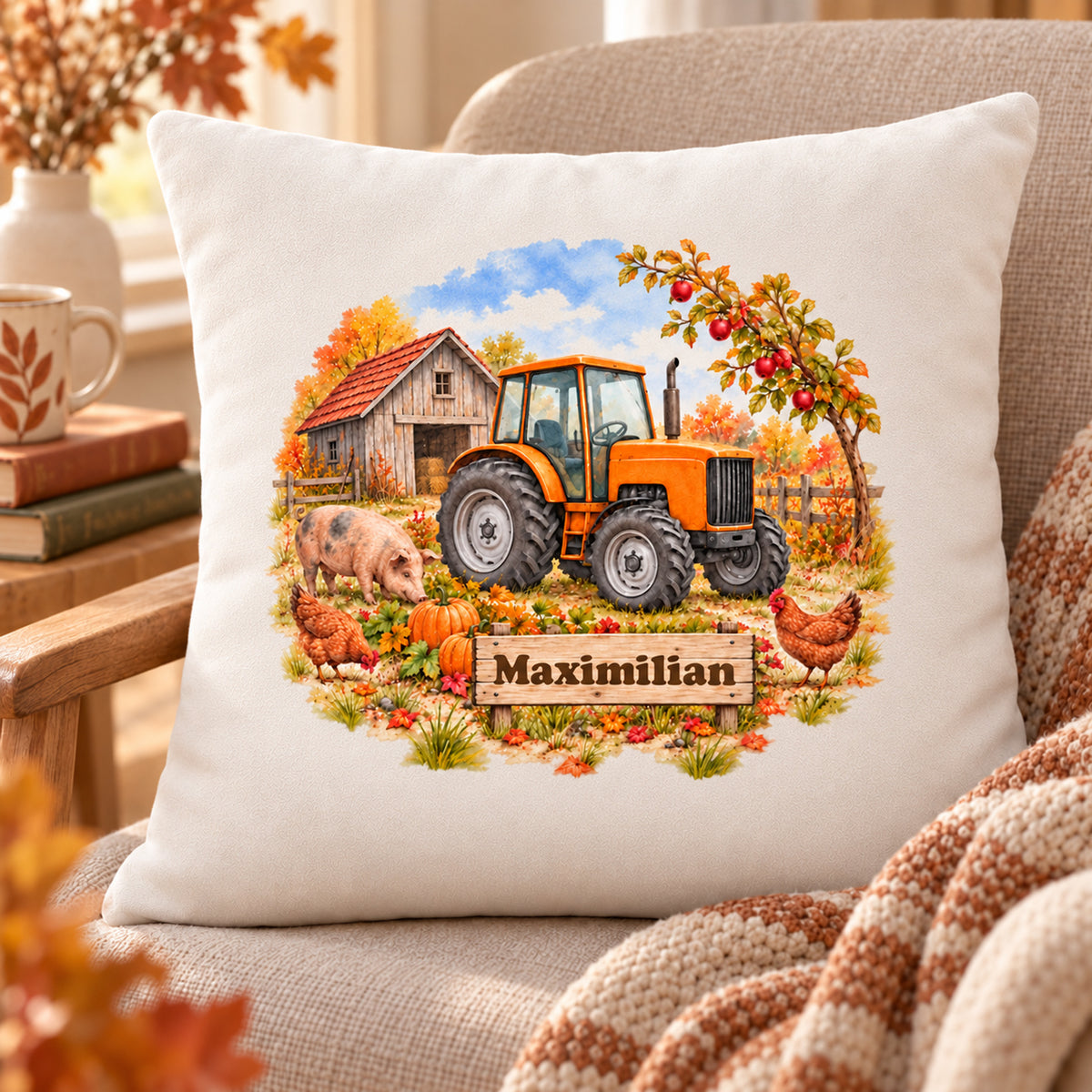 Lifestyle: personalisierter Traktor-Kissenbezug Oranger Traktor zur Herbsternte, 40 × 40 cm, Beispiel Maximilian