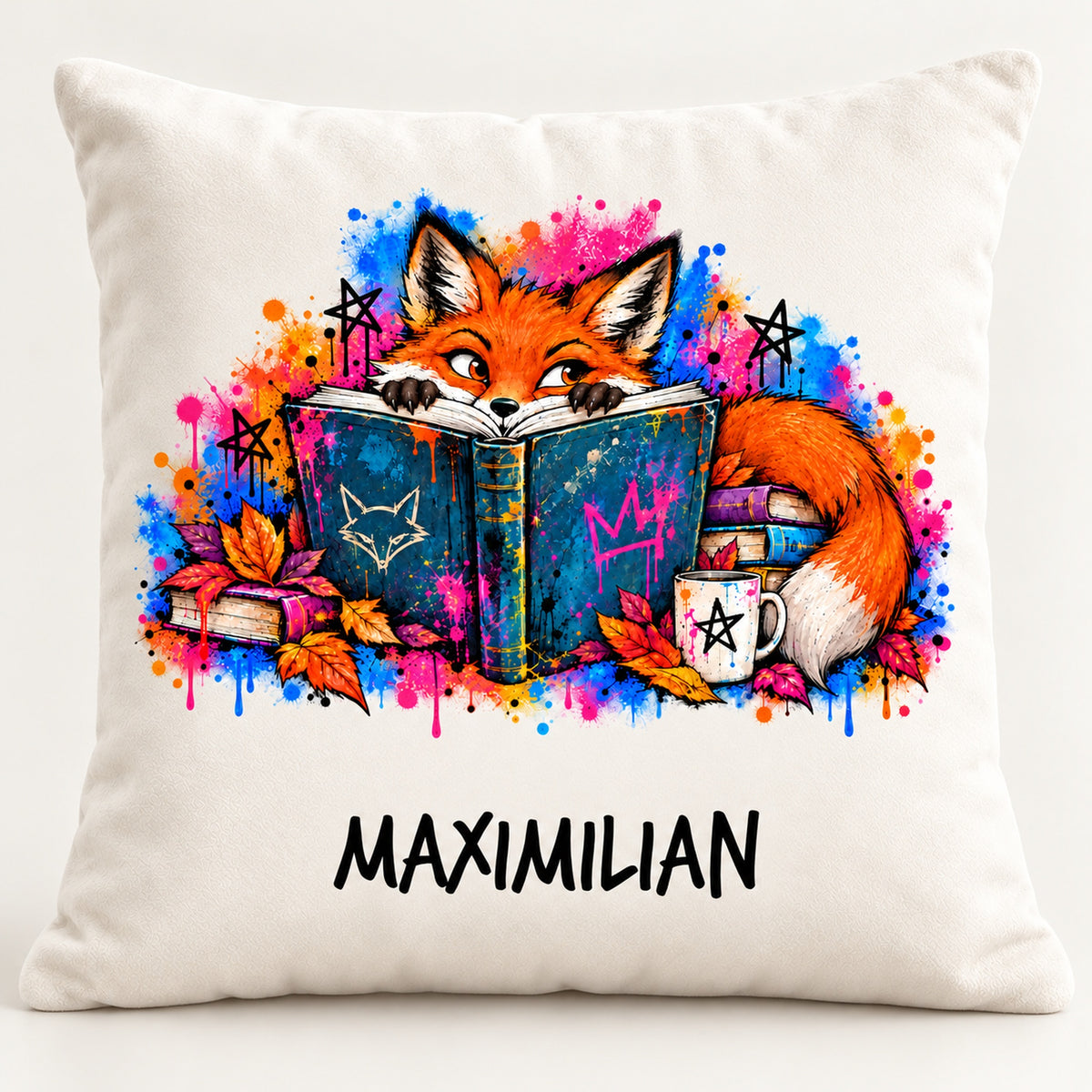 Personalisierter Bücherfuchs-Kissenbezug Neugieriger Blick, 40 × 40 cm – Hauptbild mit Beispielname Maximilian