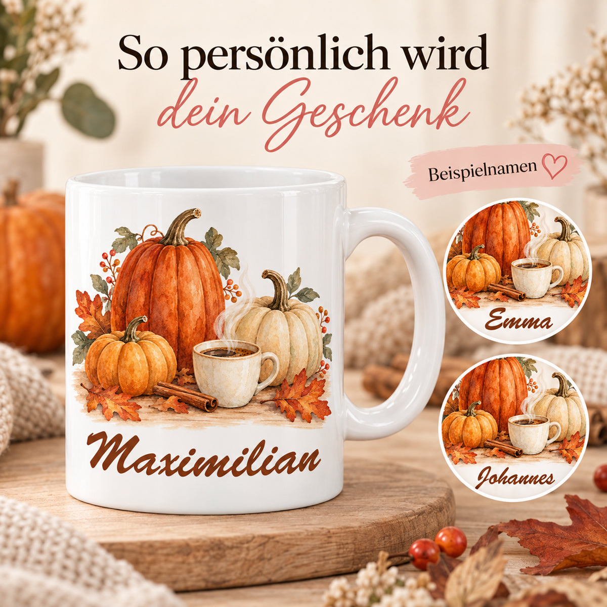 Personalisierung: weiße personalisierte Herbst-Tasse mit Motiv Kürbistrio mit Zimtduft und gekennzeichneten Beispielnamen