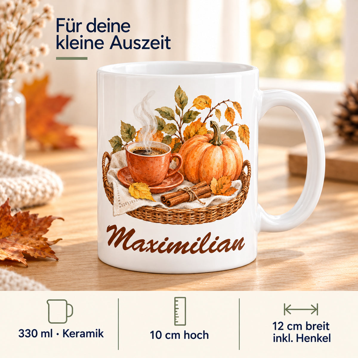 Eigenschaften: weiße personalisierte Herbst-Tasse mit Motiv Warmer Herbst auf dem Tablett und Beispielname Maximilian