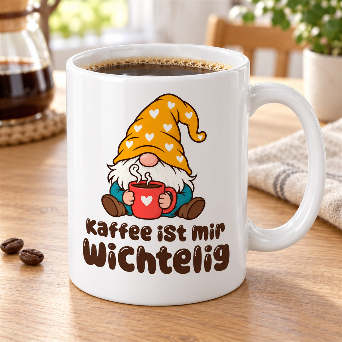 Weiße Wichteltasse mit dem Spruch „Kaffee ist mir wichtelig“ – Ansicht 8