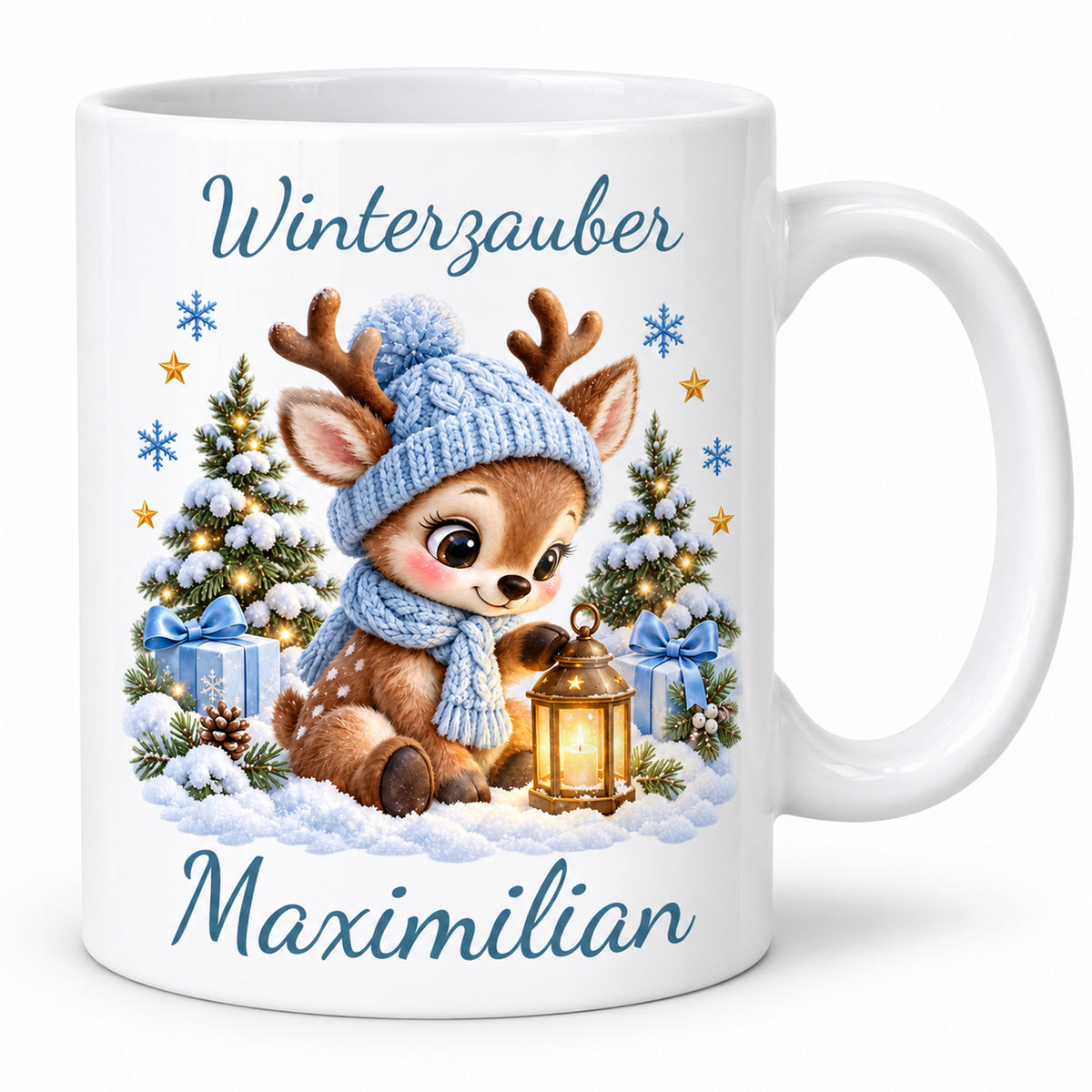 Tasse Rentier mit Namen – Mit Laterne Hellblau – Produktansicht 1, Beispielname Maximilian