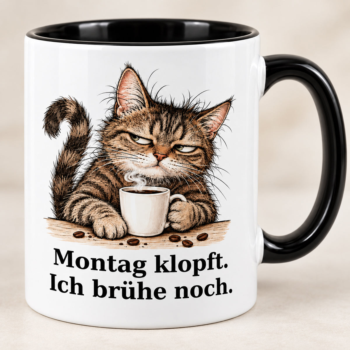 Montag vor der Tür – Motivdetail: weiße Katzentasse mit schwarzem Henkel und Kaffeespruch