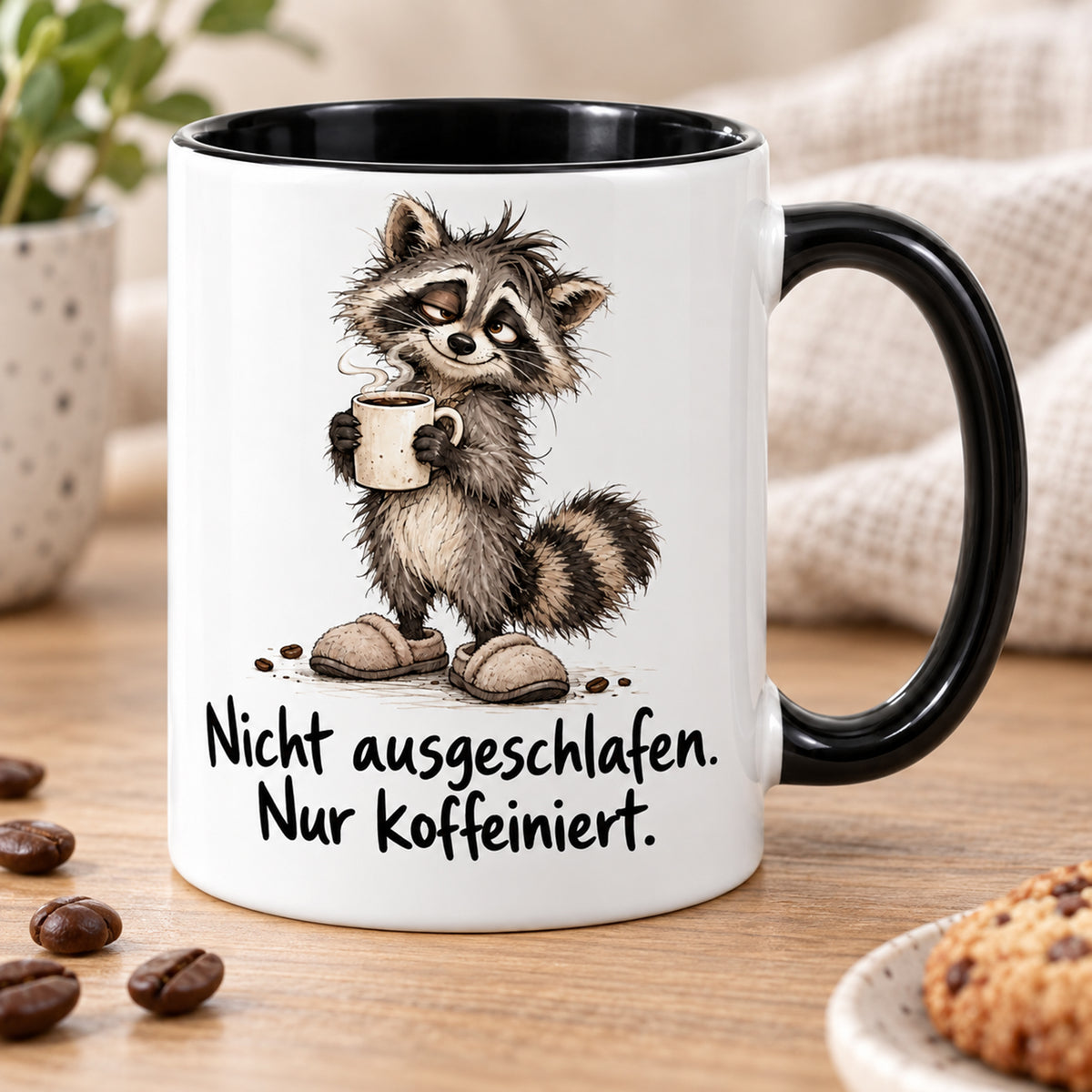 Waschbär-Tasse Morgenstart, Ansicht 5, weiß mit schwarzem Henkel und schwarzer Innenseite
