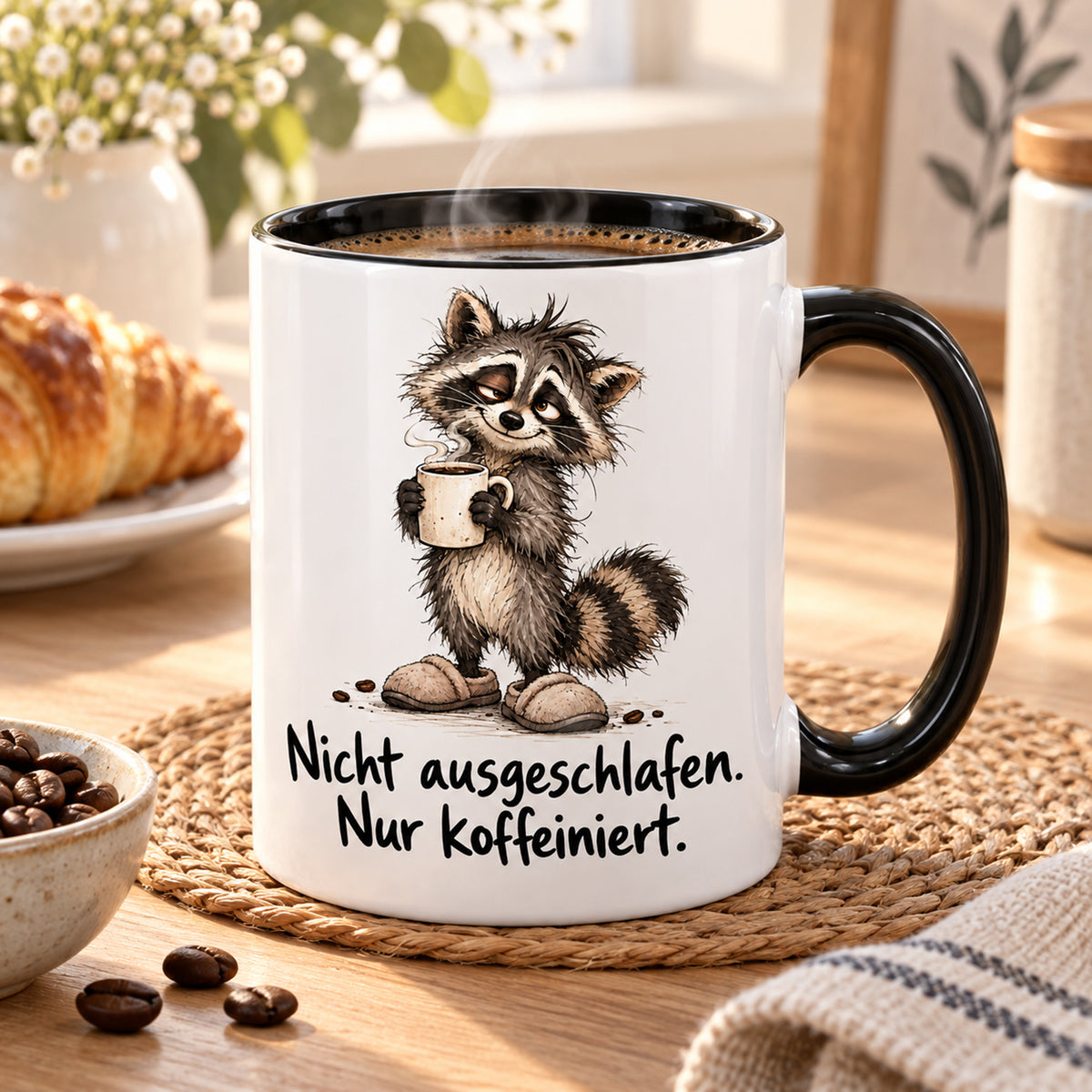 Waschbär-Tasse Morgenstart, Ansicht 8, weiß mit schwarzem Henkel und schwarzer Innenseite