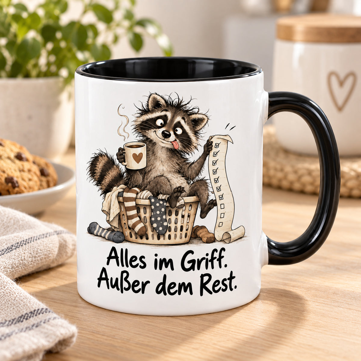 Waschbär-Tasse Alltagschaos, Ansicht 8, weiß mit schwarzem Henkel und schwarzer Innenseite