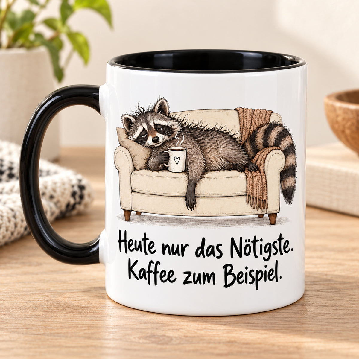 Waschbär-Tasse Überlebensmodus, Ansicht 2, weiß mit schwarzem Henkel und schwarzer Innenseite
