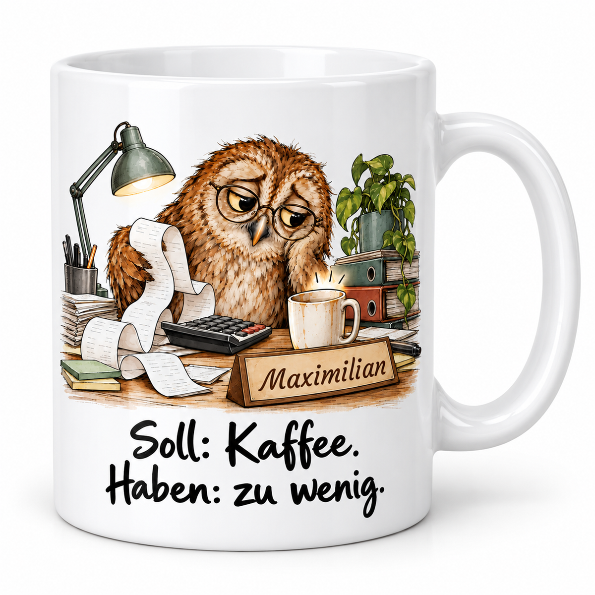 Buchhaltung: weiße Tasse mit Eule-Berufsmotiv, Spruch und Beispielname Maximilian – Hauptansicht