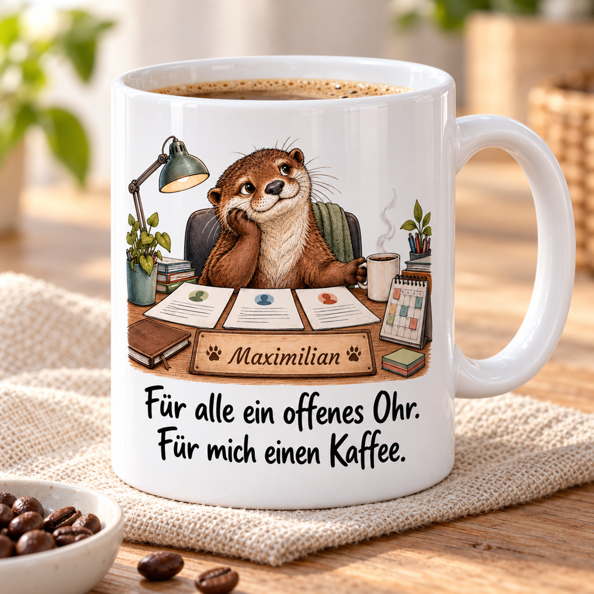 Personalwesen: weiße Tasse mit Otter-Berufsmotiv, Spruch und Beispielname Maximilian – Schrägansicht