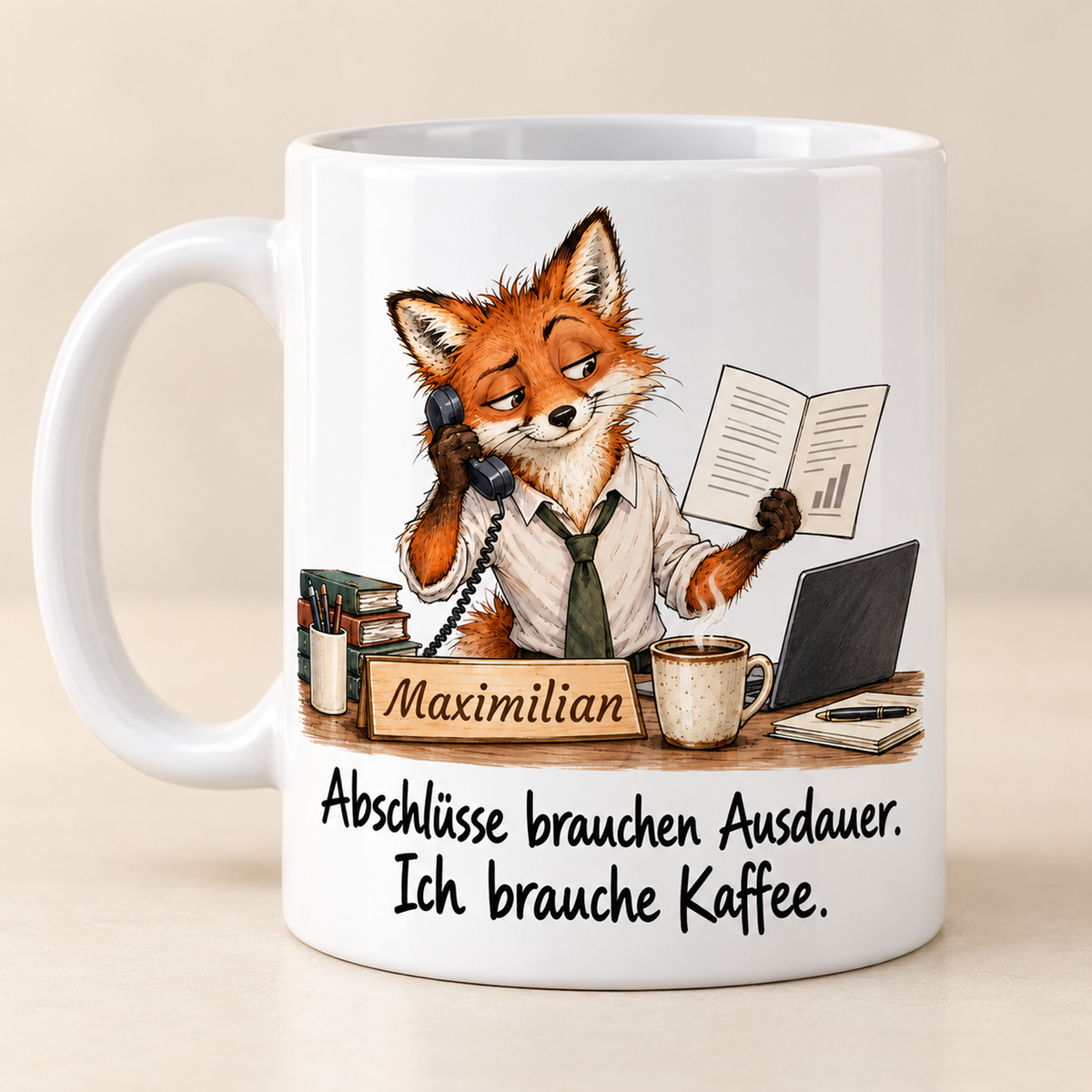 Vertrieb: weiße Tasse mit Fuchs-Berufsmotiv, Spruch und Beispielname Maximilian – bedruckte Rückseite