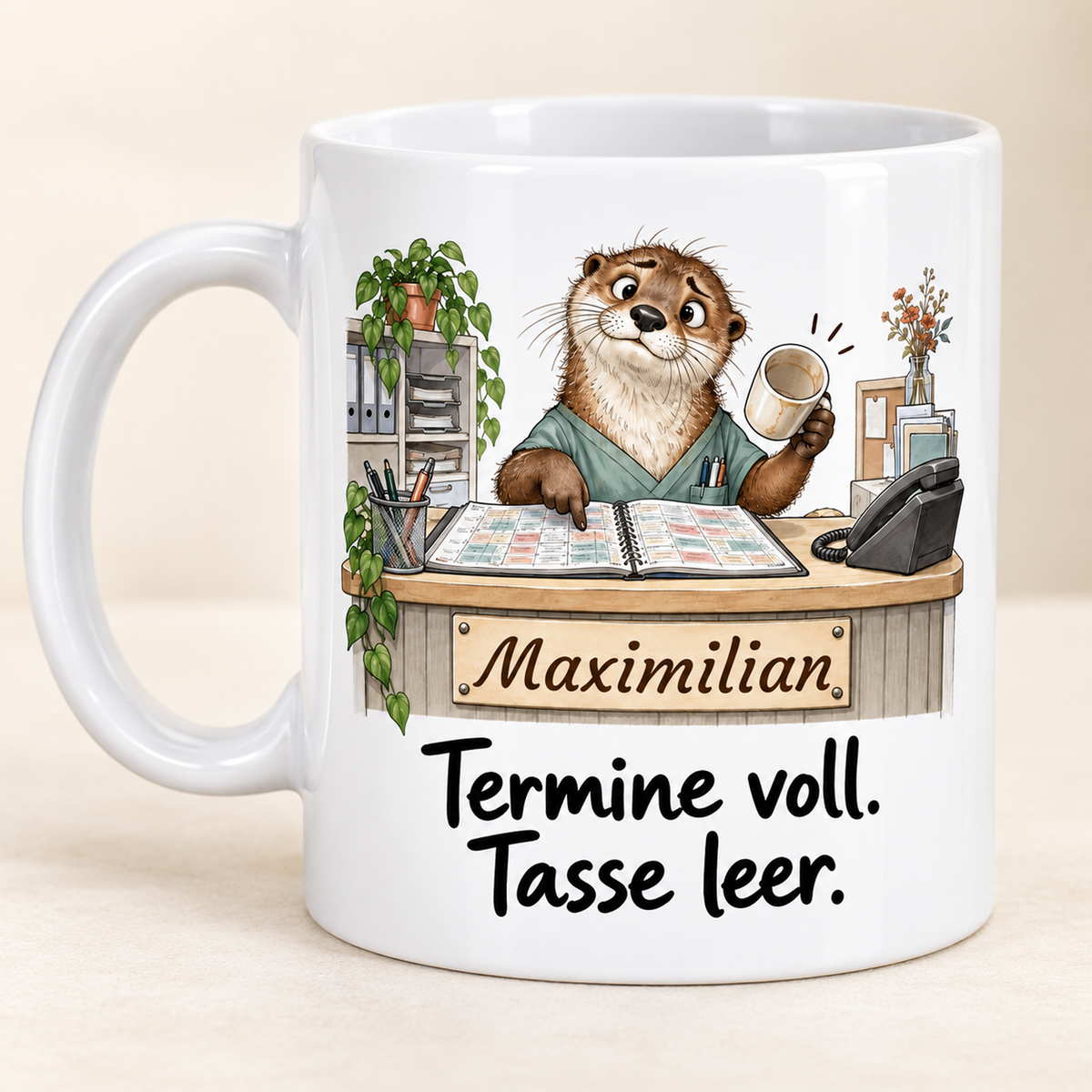 Arztpraxis: weiße Tasse mit Otter-Berufsmotiv, Spruch und Beispielname Maximilian – bedruckte Rückseite